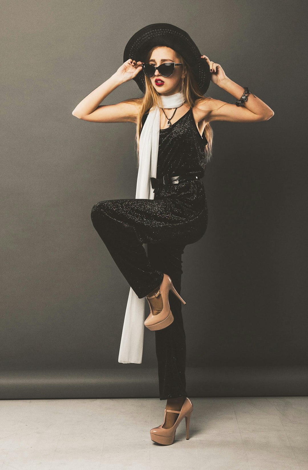 elegant woman in luxury outfit